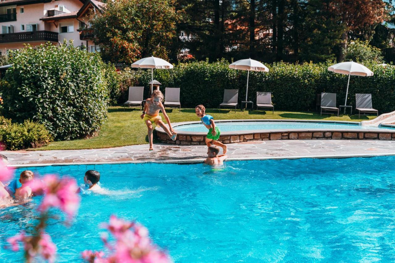 Family Hotel Posta Santa Cristina Val Gardena Exterior photo