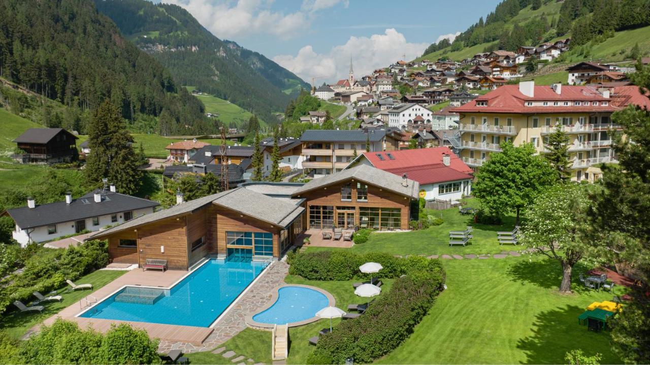 Family Hotel Posta Santa Cristina Val Gardena Exterior photo