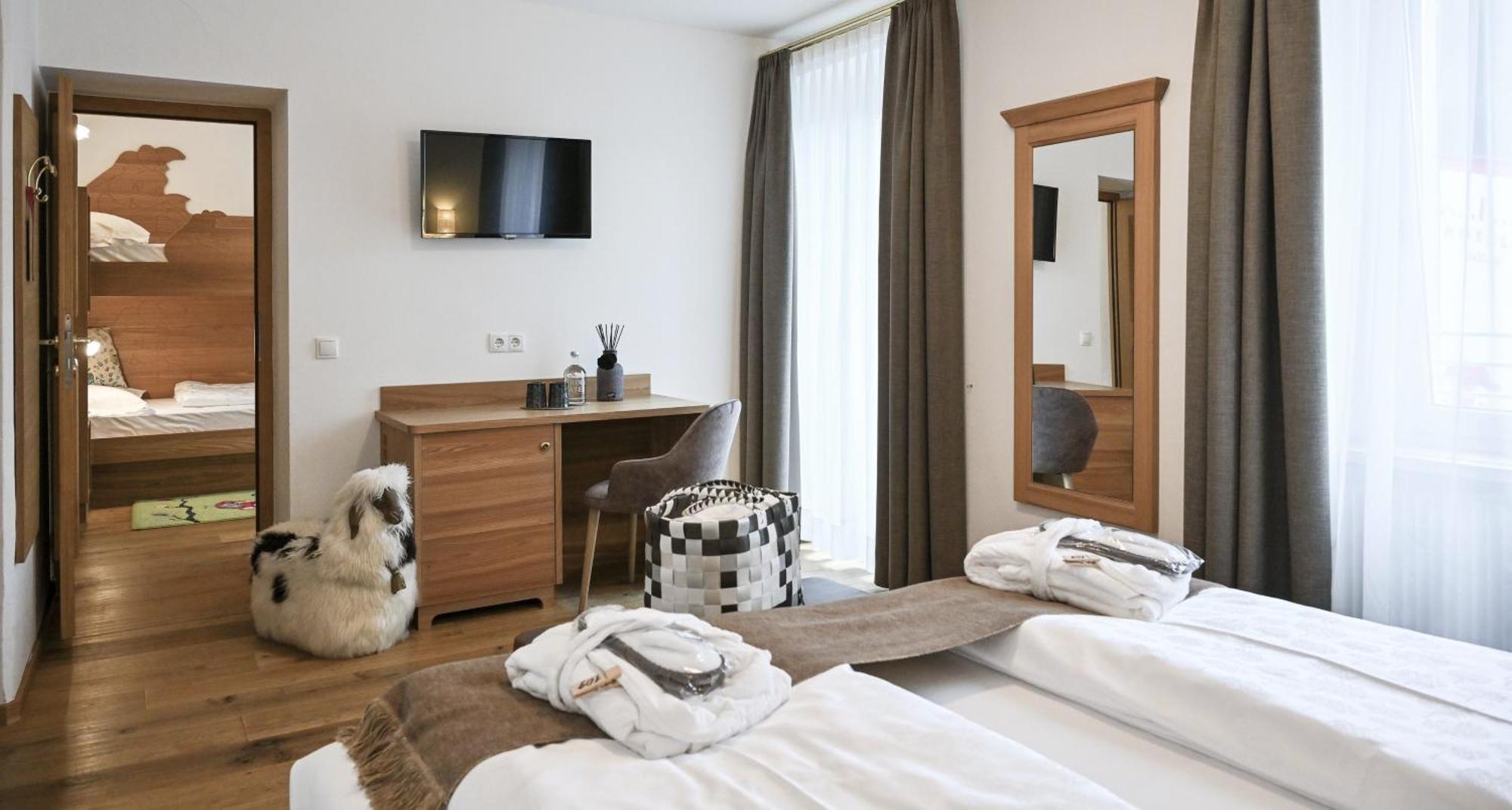 Family Hotel Posta Santa Cristina Val Gardena Exterior photo